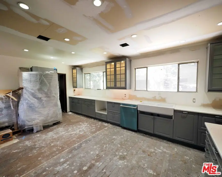 742 Schumacher Drive, Los Angeles, CA 90048 - Image #2