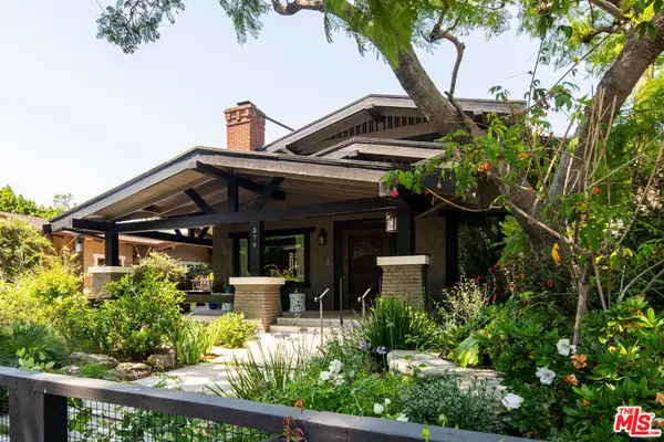 379 N Wilton Place, Los Angeles, CA 90004