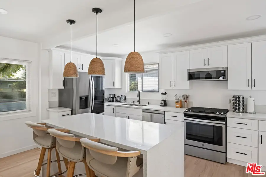 11333 Braddock Drive, Culver City, CA 90230 - Image #2