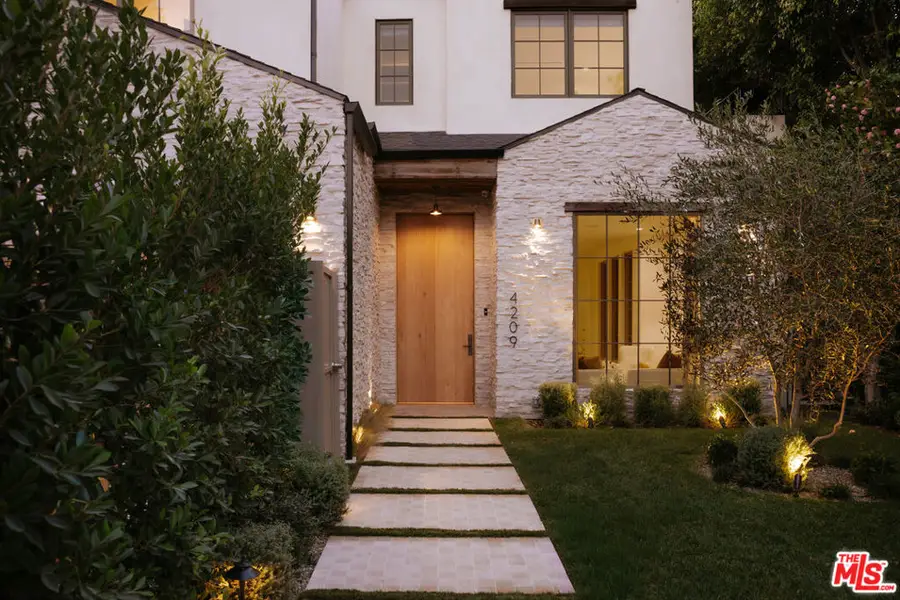 4209 Vantage Avenue, Studio City, CA 91604 - Image #2