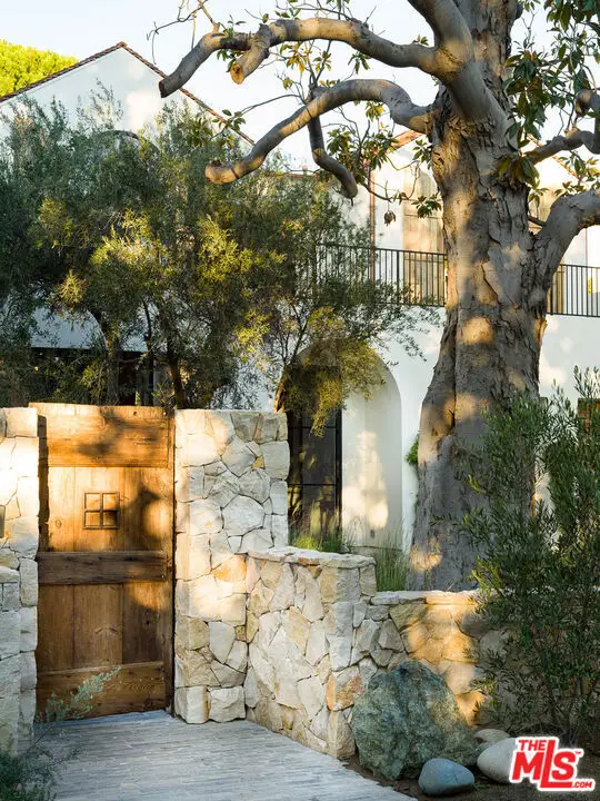 4137 Mary Ellen Avenue, Studio City, CA 91604