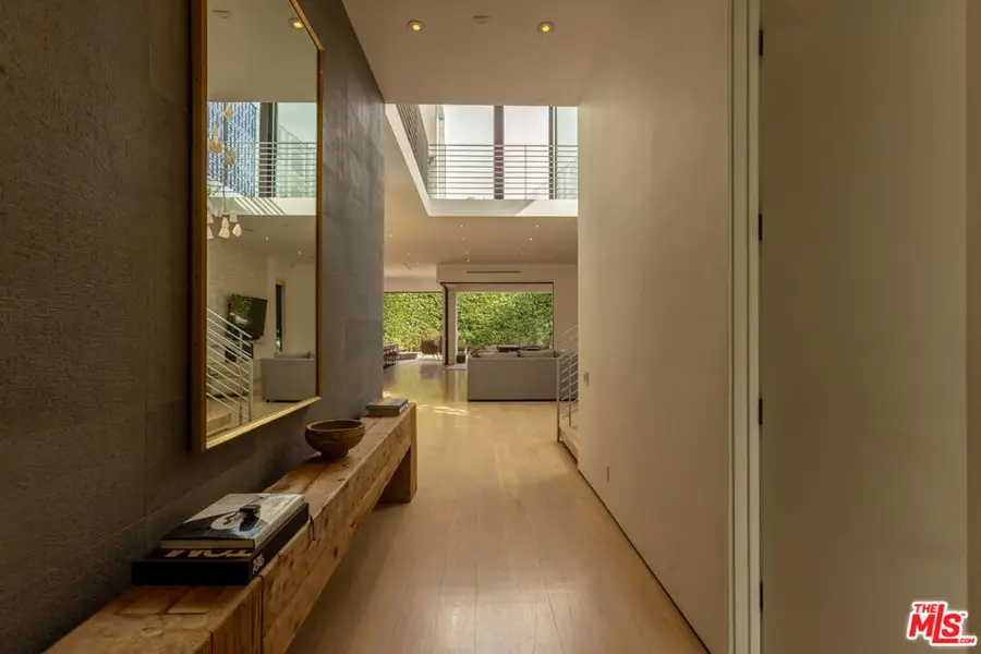 132 N Laurel Avenue, Los Angeles, CA 90048 - Image #3