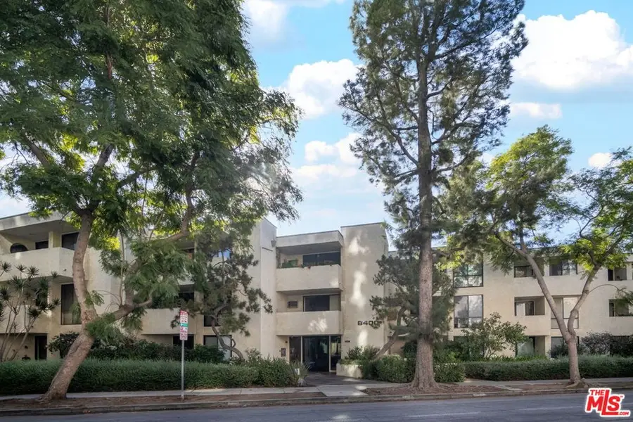 8400 De Longpre Avenue #102, West Hollywood, CA 90069 - #2