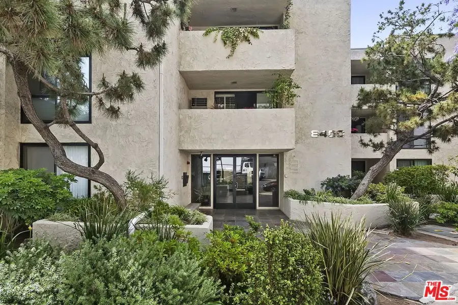 8400 De Longpre Avenue #102, West Hollywood, CA 90069 - #3
