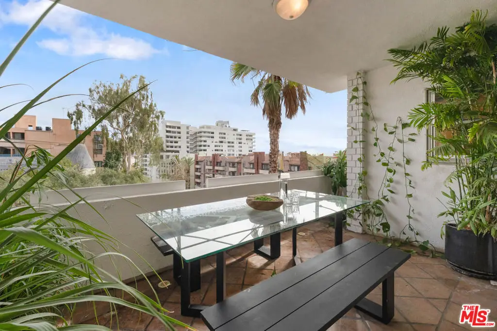 7309 E Franklin Avenue #404, Los Angeles, CA 90046 - Image #1