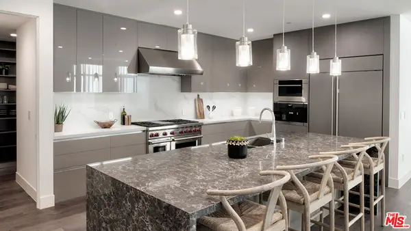 425 N Palm Drive #402, Beverly Hills, CA 90210