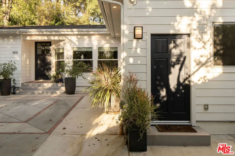 11202 Canton Drive, Studio City, CA 91604 - Image #3