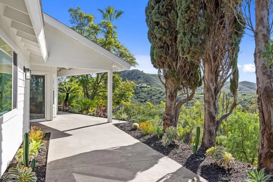 1112 Starview Dr, Vista, CA 92084 - Image #3