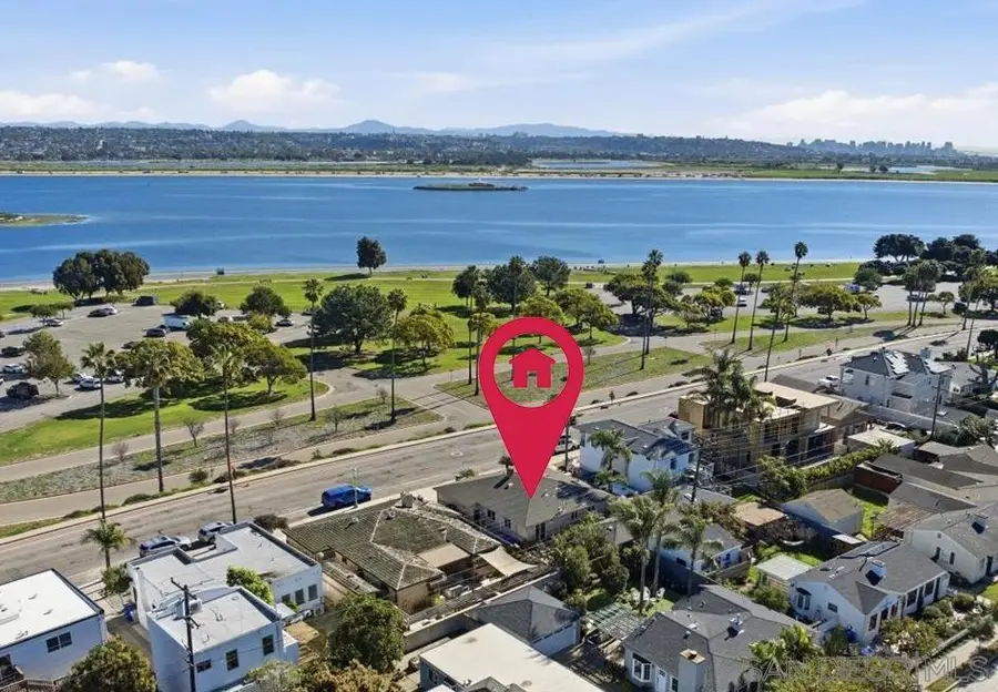 3634 Crown Point Dr, San Diego, CA 92109 - #2