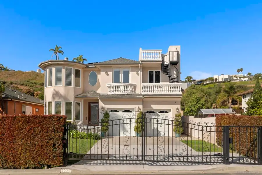 1028 Van Nuys St, San Diego, CA 92109 - Image #2