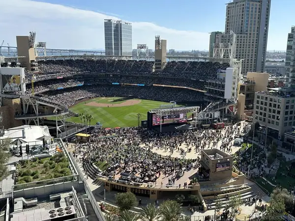 427 9th Ave #1402, San Diego, CA 92101