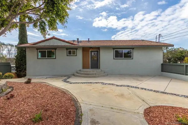 361 E E Indian Rock Rd, Vista, CA 92084