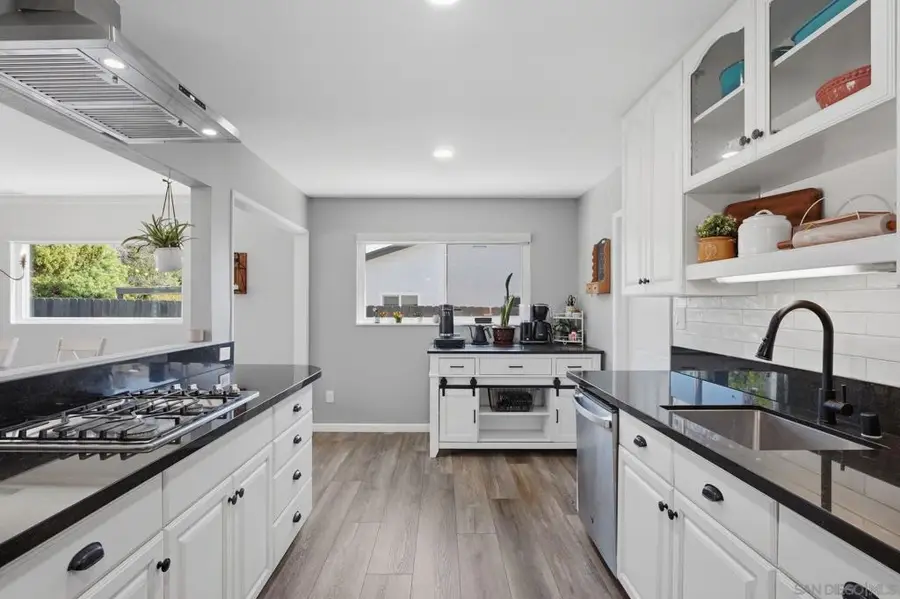 8182 Beaver Lake Dr, San Diego, CA 92119 - #2