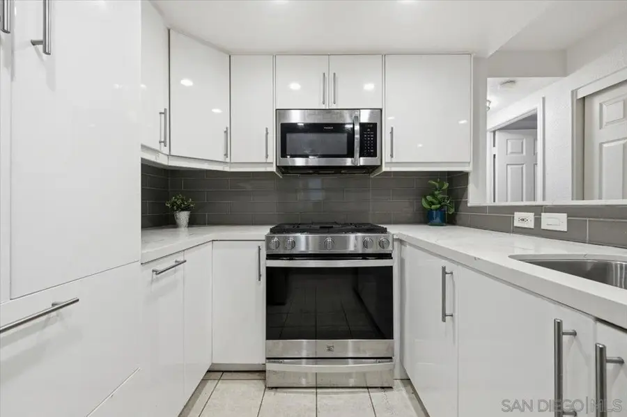 1564 Tanglewood Ln. #18, Escondido, CA 92029 - #3