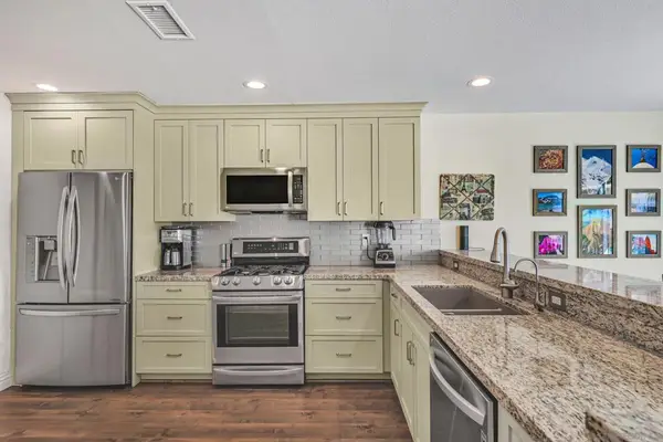 1045 Santa Helena Park Ct, Solana Beach, CA 92075