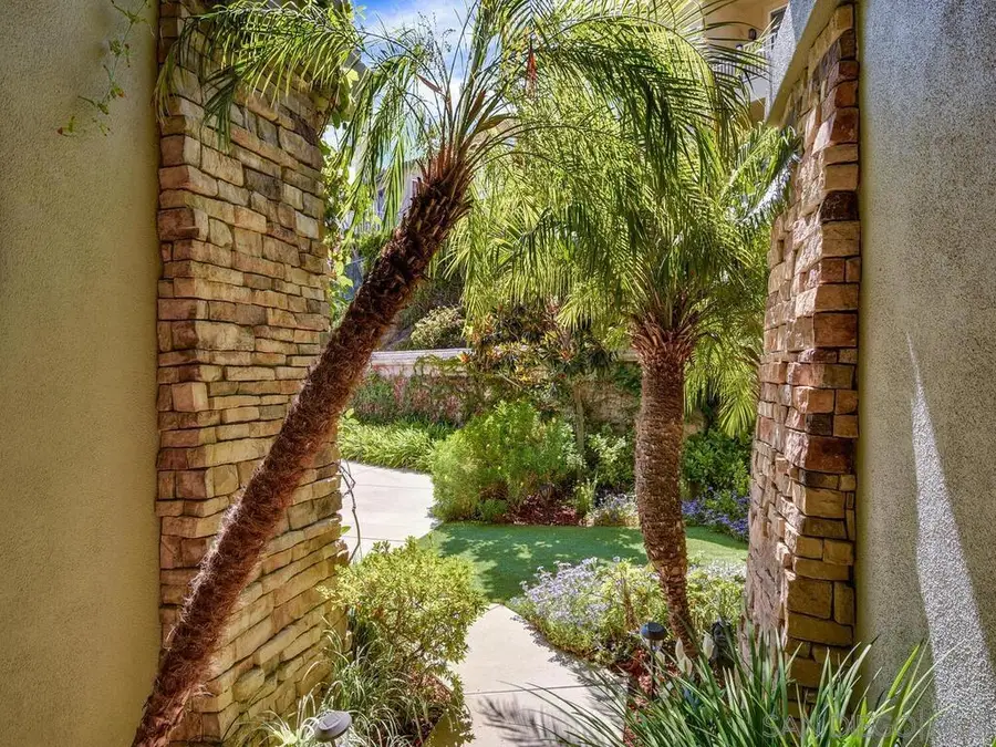 6061 Greenhedge Row, La Jolla, CA 92037 - #2
