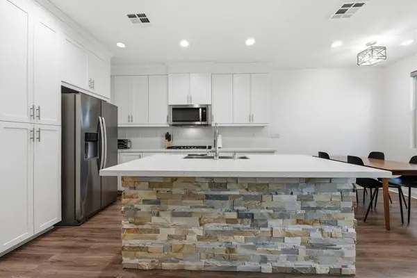 2464 Solara Lane, Vista, CA 92081