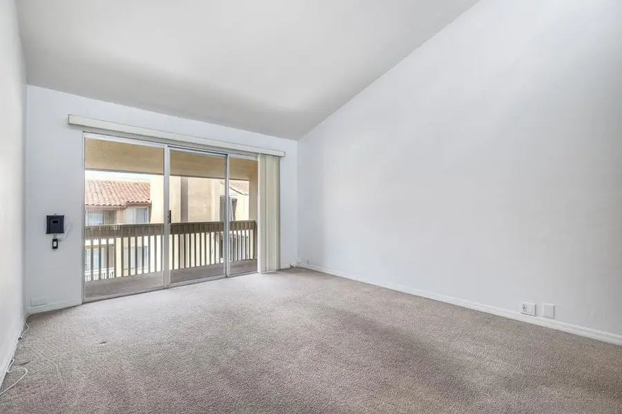 4600 Lamont #301, San Diego, CA 92109 - #3