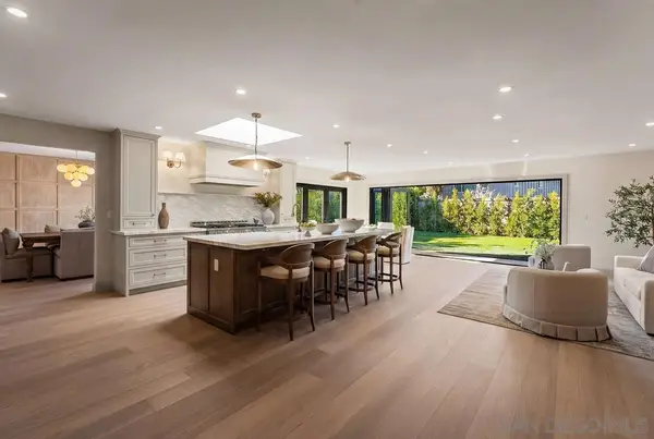 8390 Cliffridge, La Jolla, CA 92037