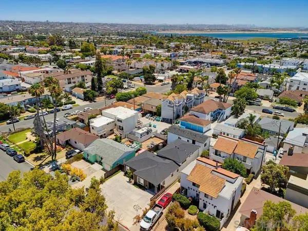 1953 Emerald St, San Diego, CA 92109
