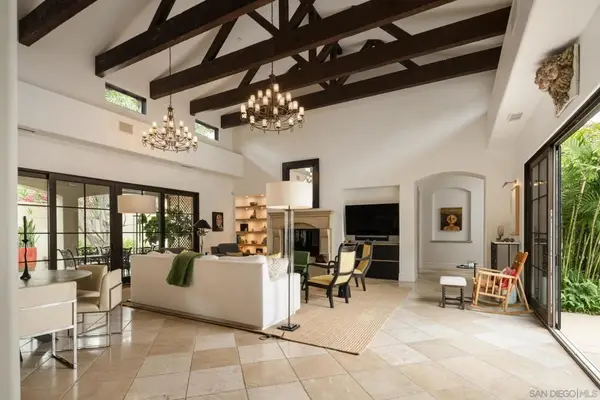 1040 Crest Dr, Encinitas, CA 92024