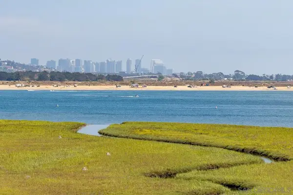 4015 Crown Point Dr. #310, San Diego, CA 92109