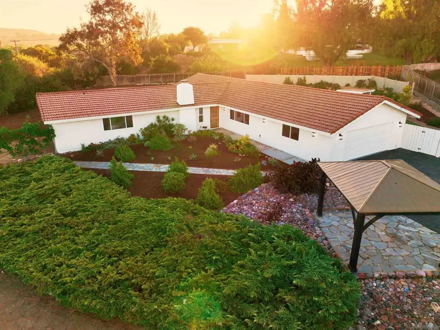 807 Poinsettia Ave, Vista, CA 92081 - #3