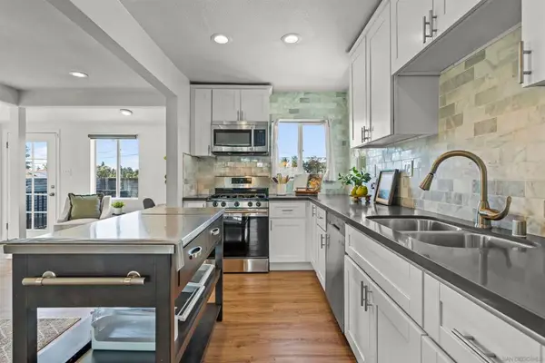 710  712 Raven St, San Diego, CA 92102