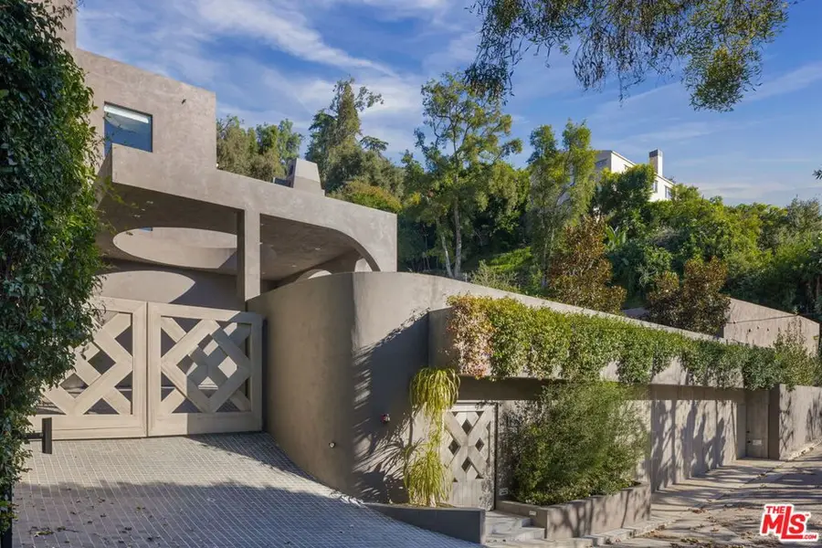 11968 Brentridge Drive, Los Angeles, CA 90049 - Image #3