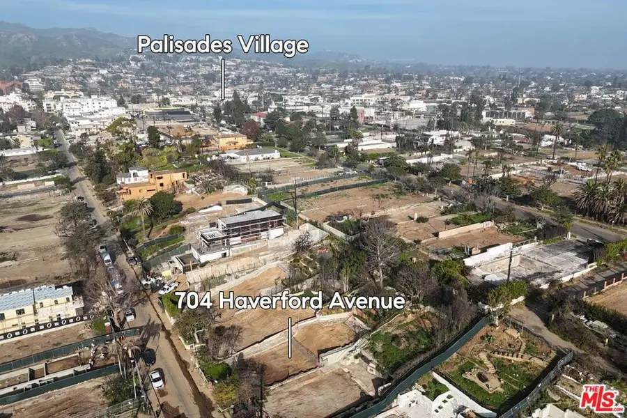 704 Haverford Avenue, Pacific Palisades, CA 90272 - #3