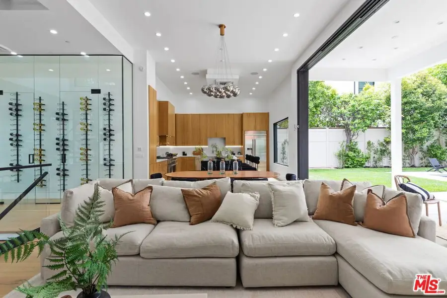 4535 Haskell Avenue, Encino, CA 91436 - Image #3