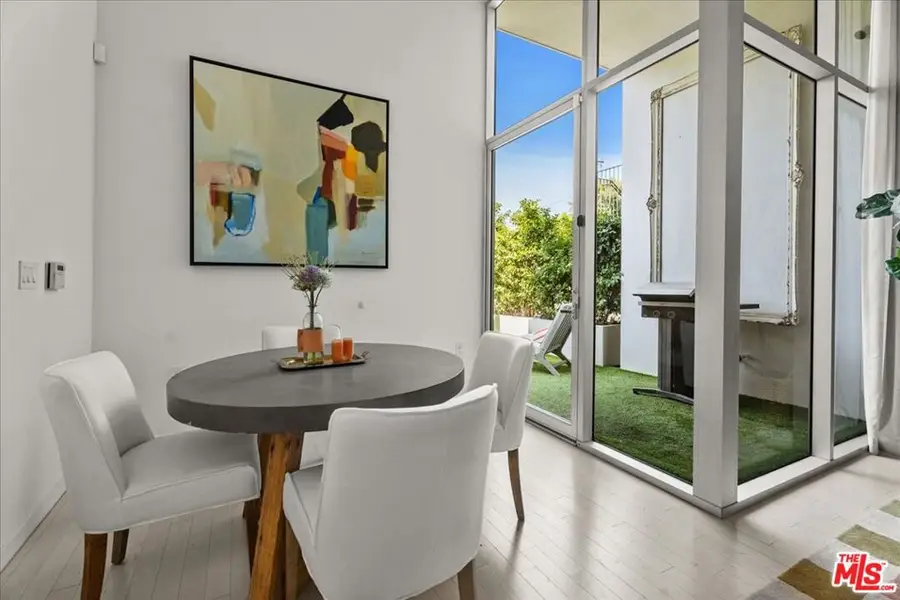 7917 Willoughby Avenue #2, Los Angeles, CA 90046 - #2