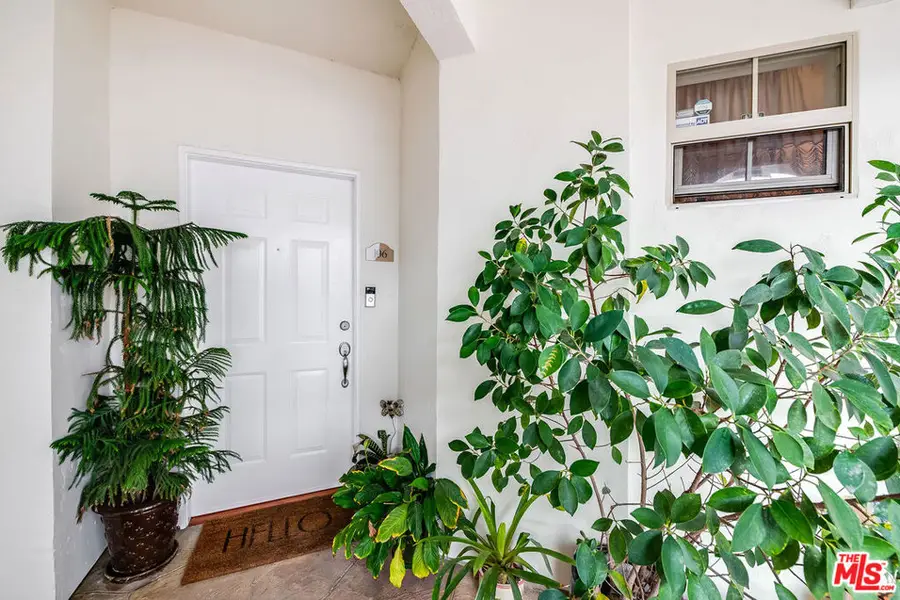 12407 Moorpark Street #106, Studio City, CA 91604 - Image #2
