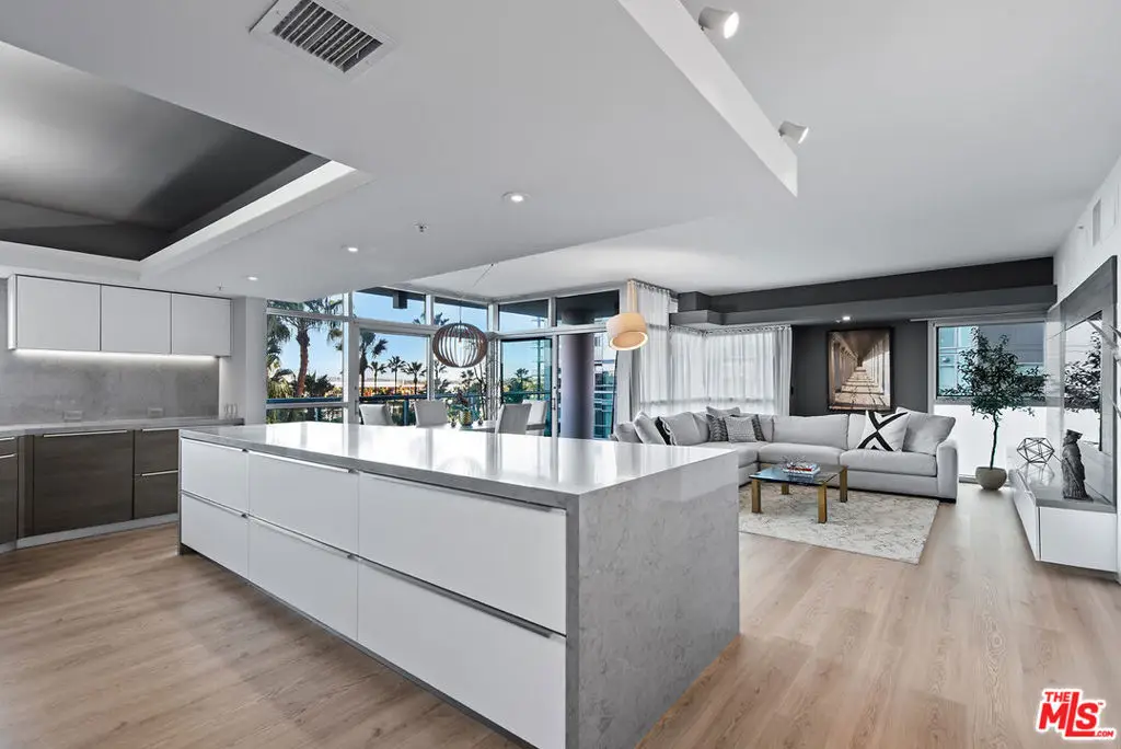 13700 Marina Pointe Drive #624, Marina Del Rey, CA 90292 - Image #1