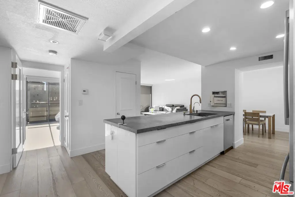 600 W 9th Street #1214, Los Angeles, CA 90015 - #1