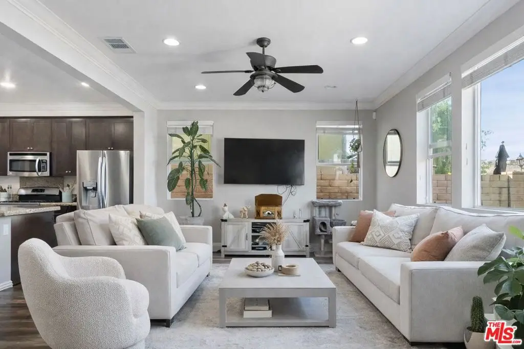 19861 Via Beeler, Newhall, CA 91321 - #1