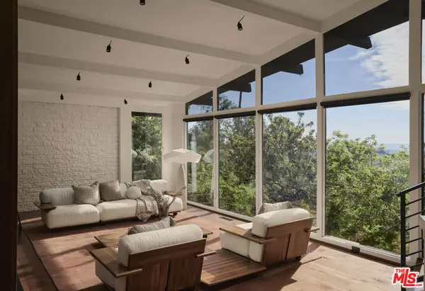 2055 N Gramercy, Los Angeles, CA 90068