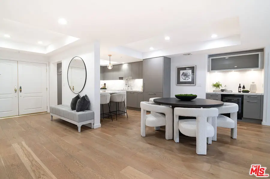 575 S Barrington Avenue #211, Los Angeles, CA 90049 - #2