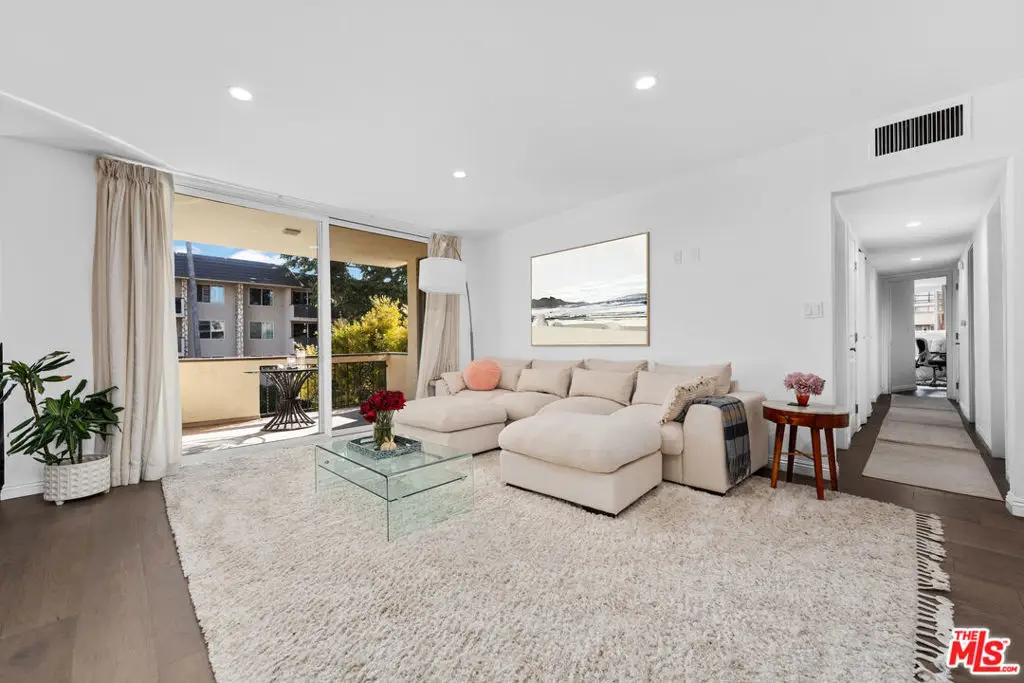 11970 Montana Avenue #207, Los Angeles, CA 90049 - #1