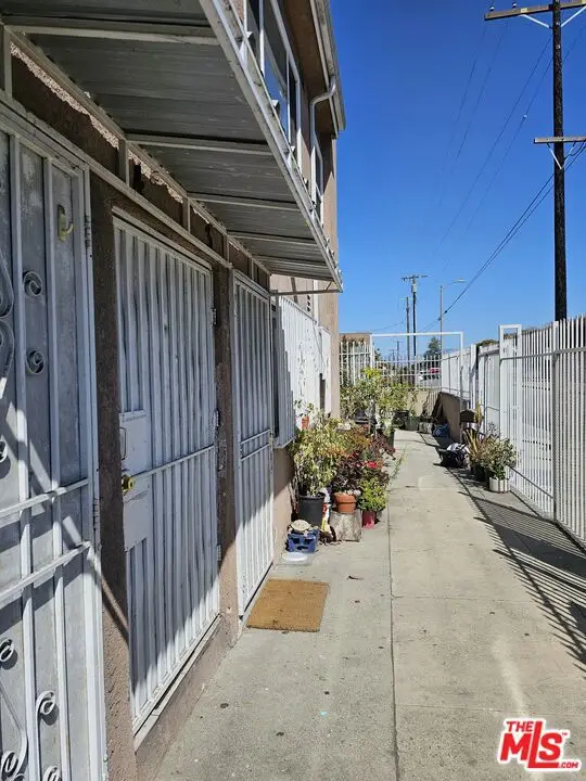 426 W 77th Street, Los Angeles, CA 90003 - Image #3
