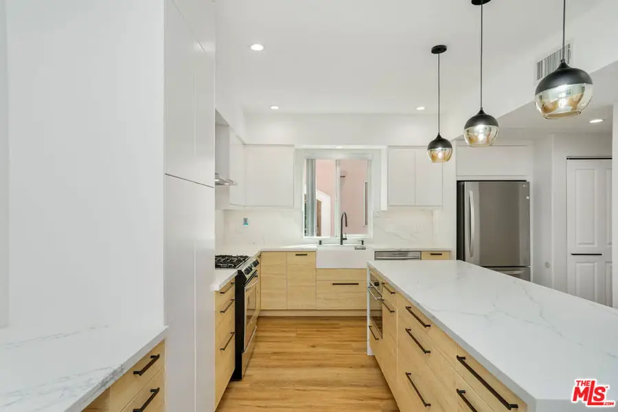 5923 Etiwanda Avenue #106, Tarzana, CA 91356 - Image #3