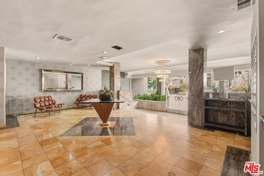 531 N Rossmore Avenue #301, Los Angeles, CA 90004 - #3