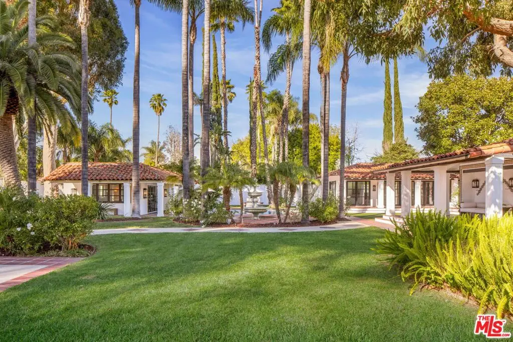 18625 Wells Drive, Tarzana, CA 91356 - #1