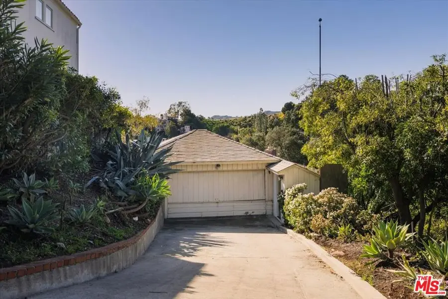 3200 Deronda Drive, Los Angeles, CA 90068 - Image #2