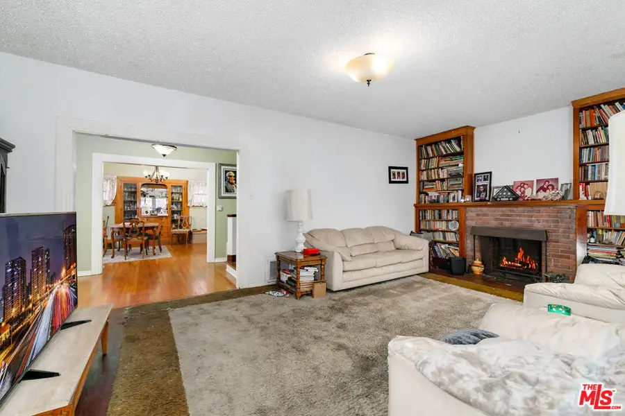 2136 S Victoria Avenue, Los Angeles, CA 90016 - #3