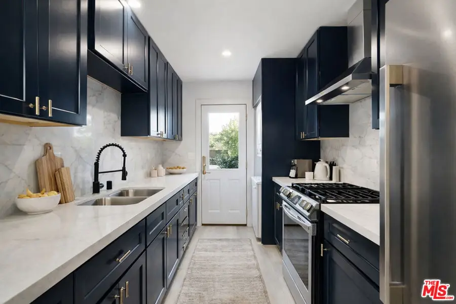 17658 Martha Street, Encino, CA 91316 - Image #3