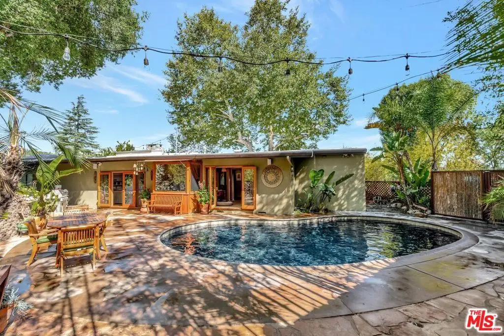 15511 Woodcrest Drive, Sherman Oaks, CA 91403 - Image #1