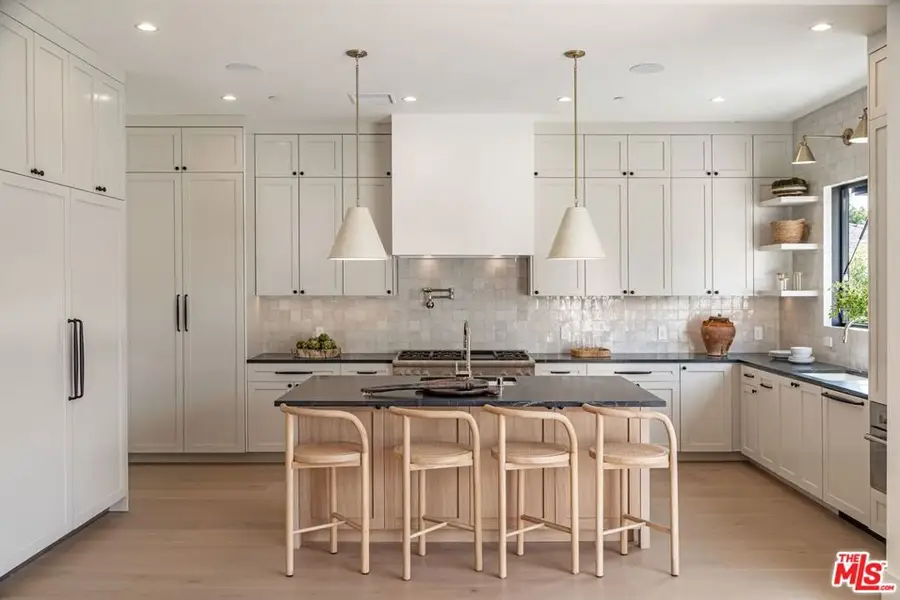 7419 Alverstone Avenue, Los Angeles, CA 90045 - #3