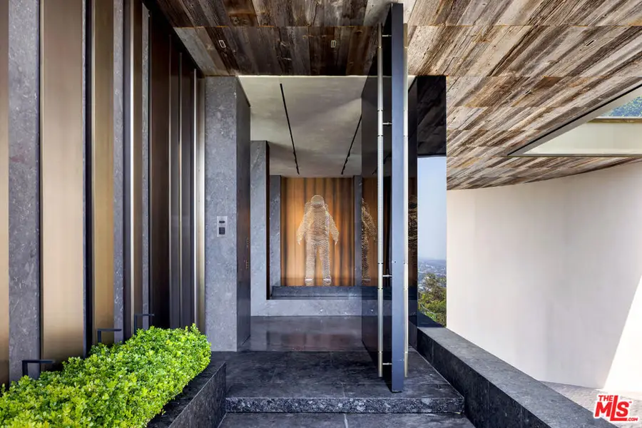 8741 St Ives Drive, Los Angeles, CA 90069 - Image #3