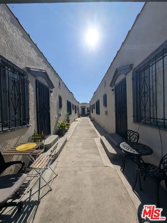 710 W 76th Street, Los Angeles, CA 90044 - Image #2